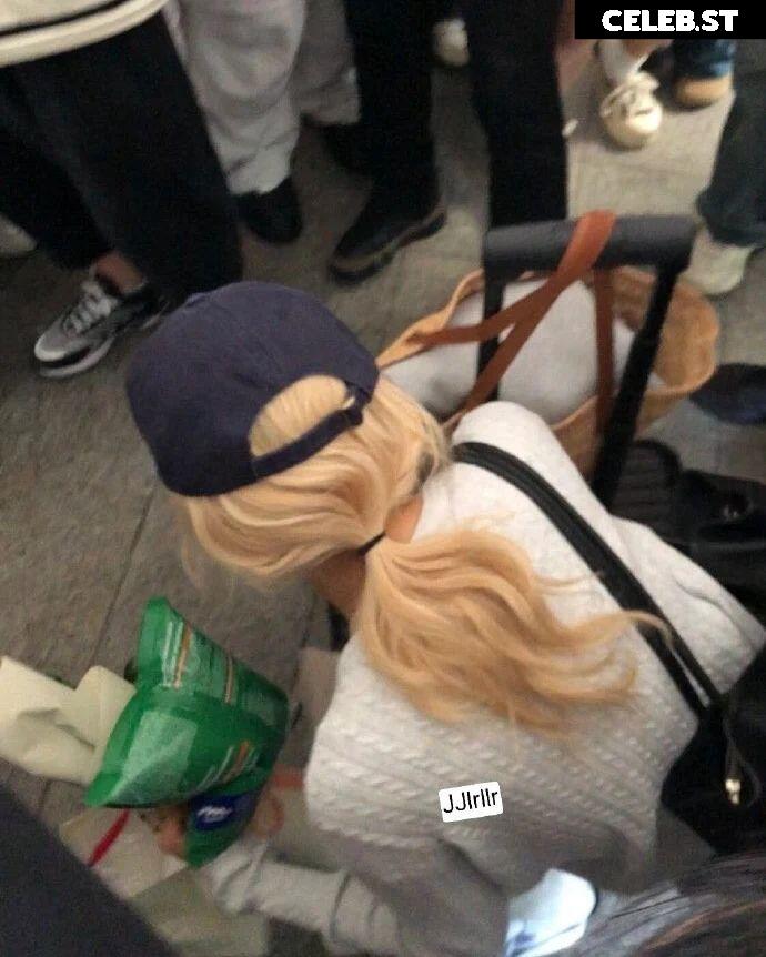 Rosé || Roseanne Park - BLΛƆKPIИK ( BLACKPINK ) Image 4464602