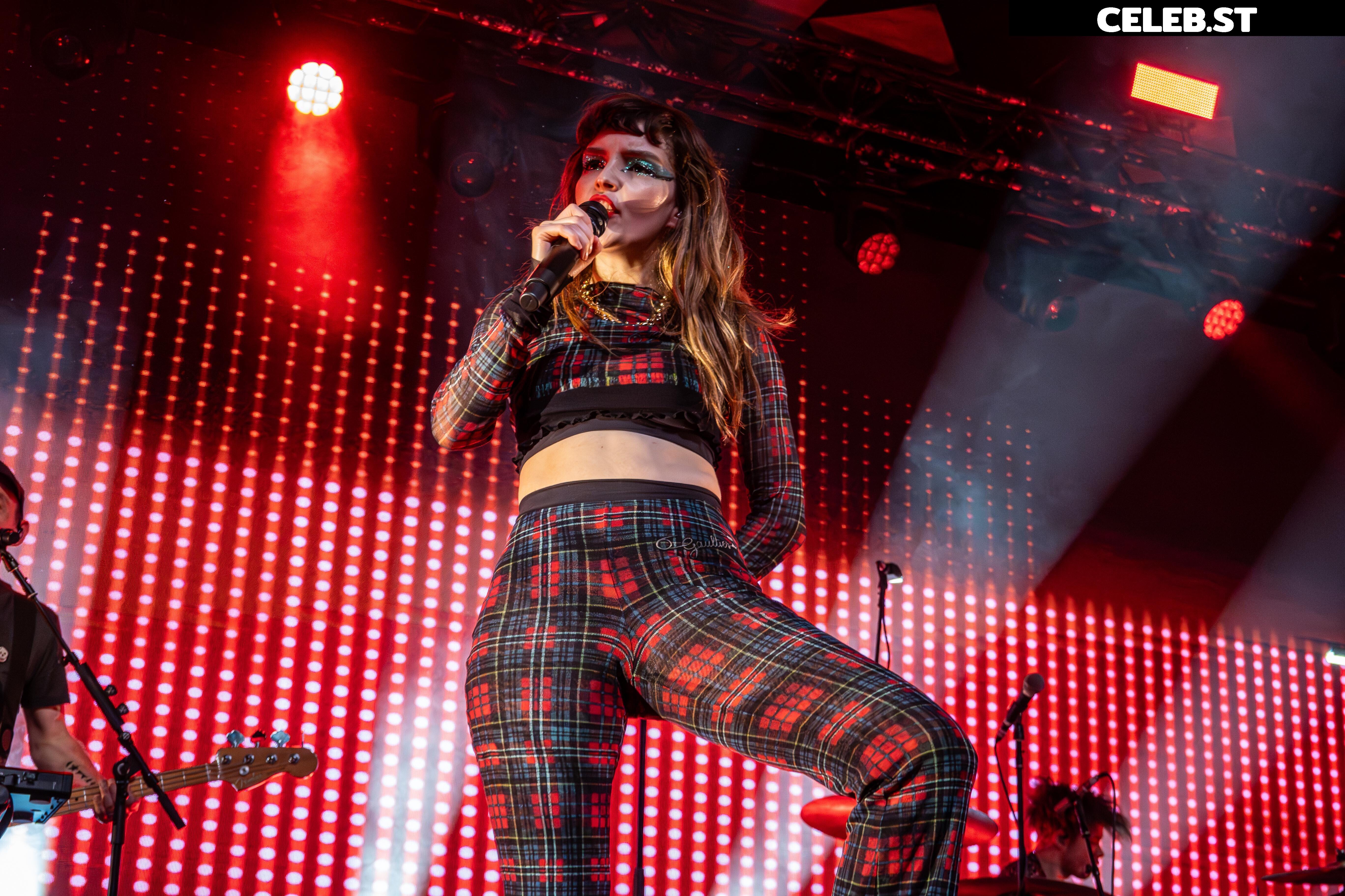 Lauren Mayberry (Singer) Image 4464002