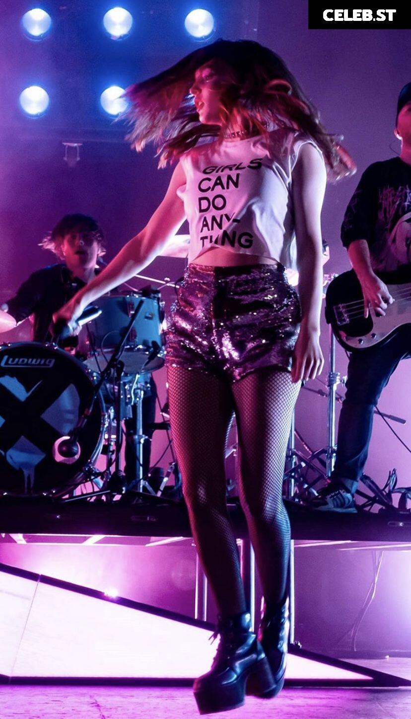 Lauren Mayberry (Singer) Image 4461042