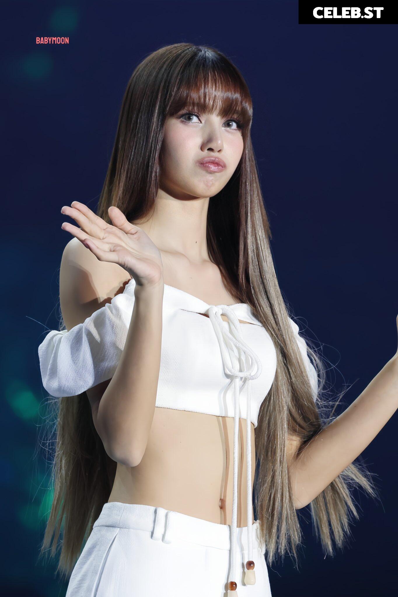 Lisa | BLΛƆKPIИK (Blackpink) Image 4462606