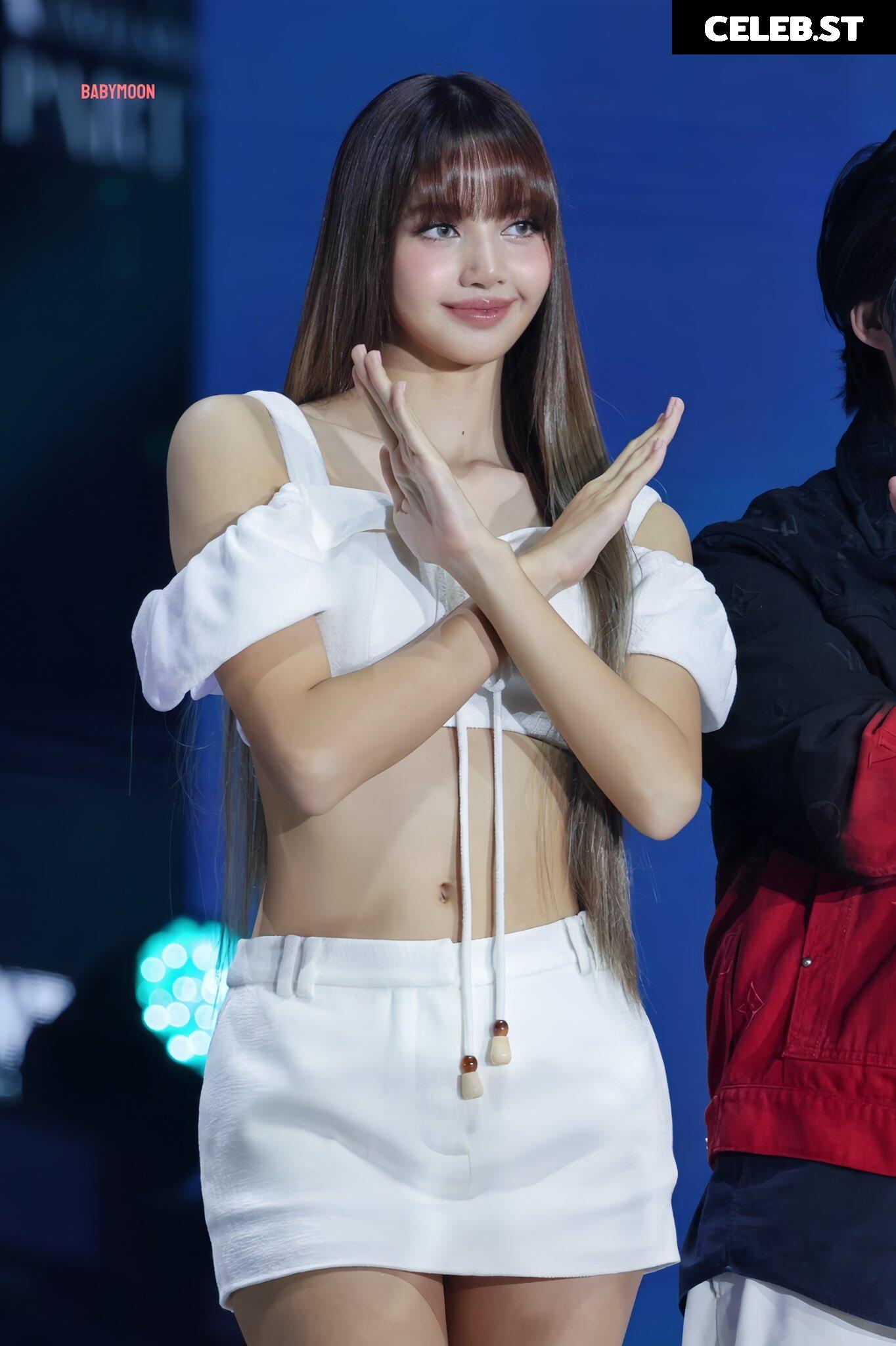 Lisa | BLΛƆKPIИK (Blackpink) Image 4462625