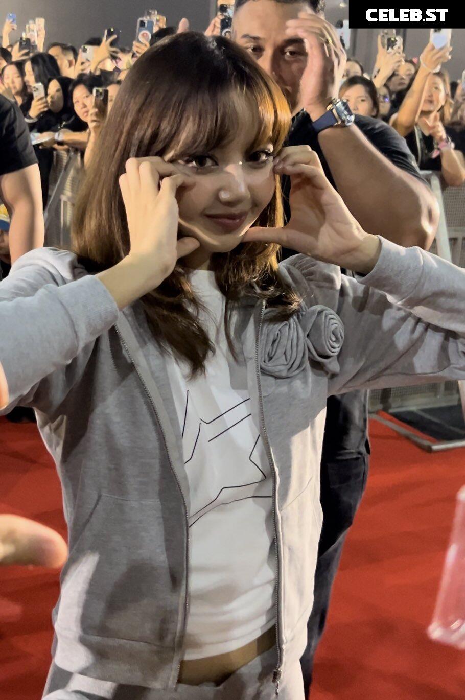 Lisa | BLΛƆKPIИK (Blackpink) Image 4462235