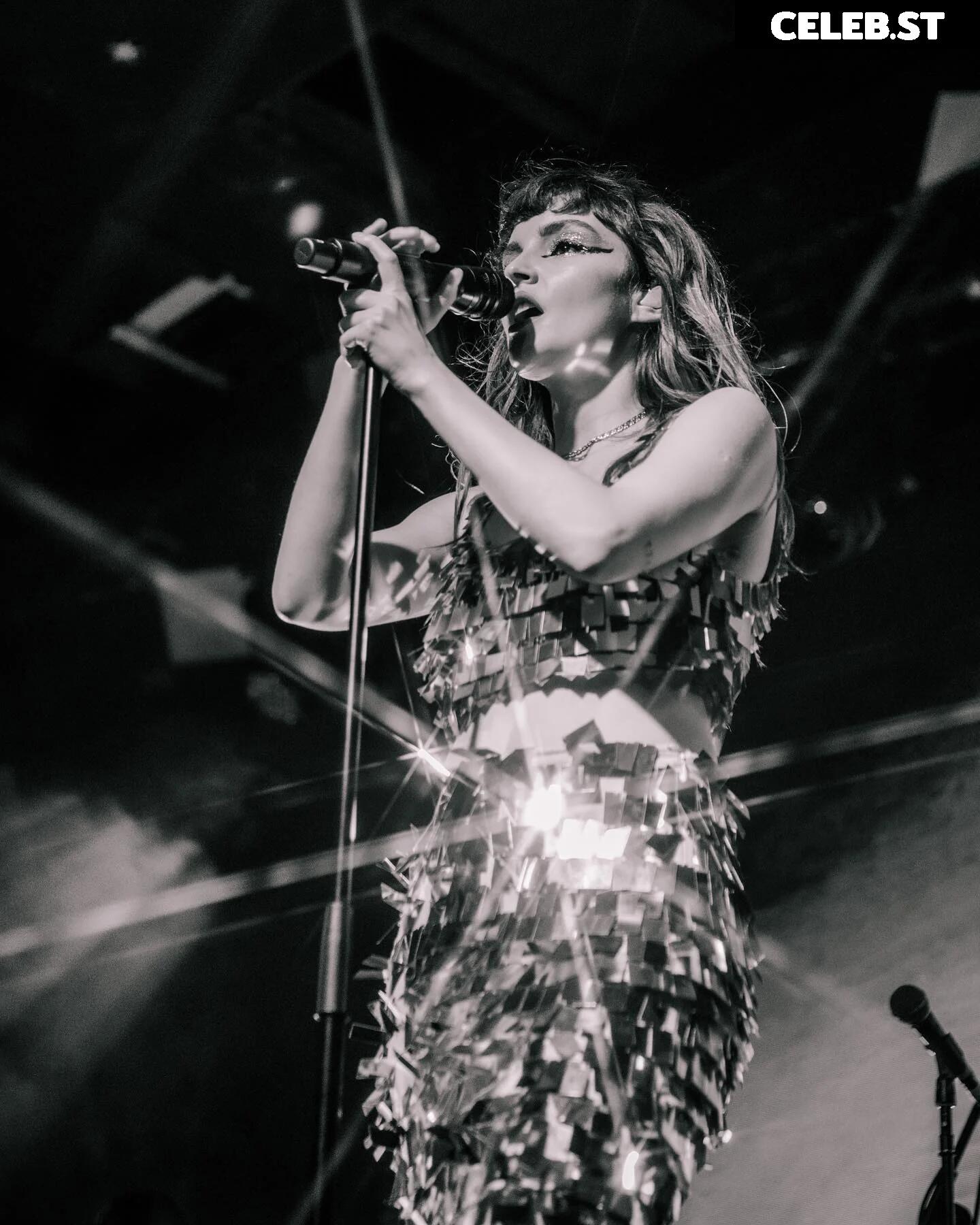 Lauren Mayberry (Singer) Image 4463538
