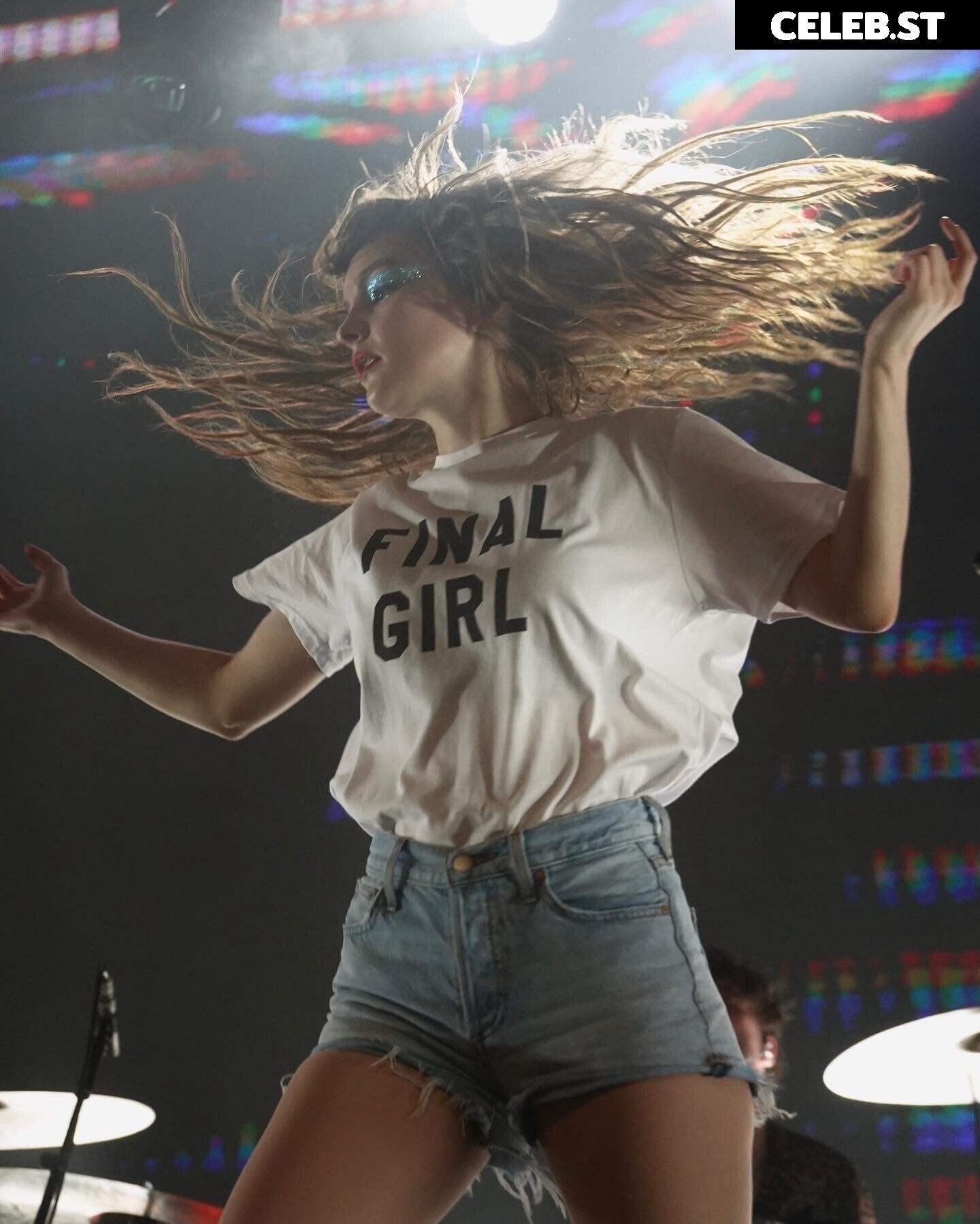 Lauren Mayberry (Singer) Image 4463401