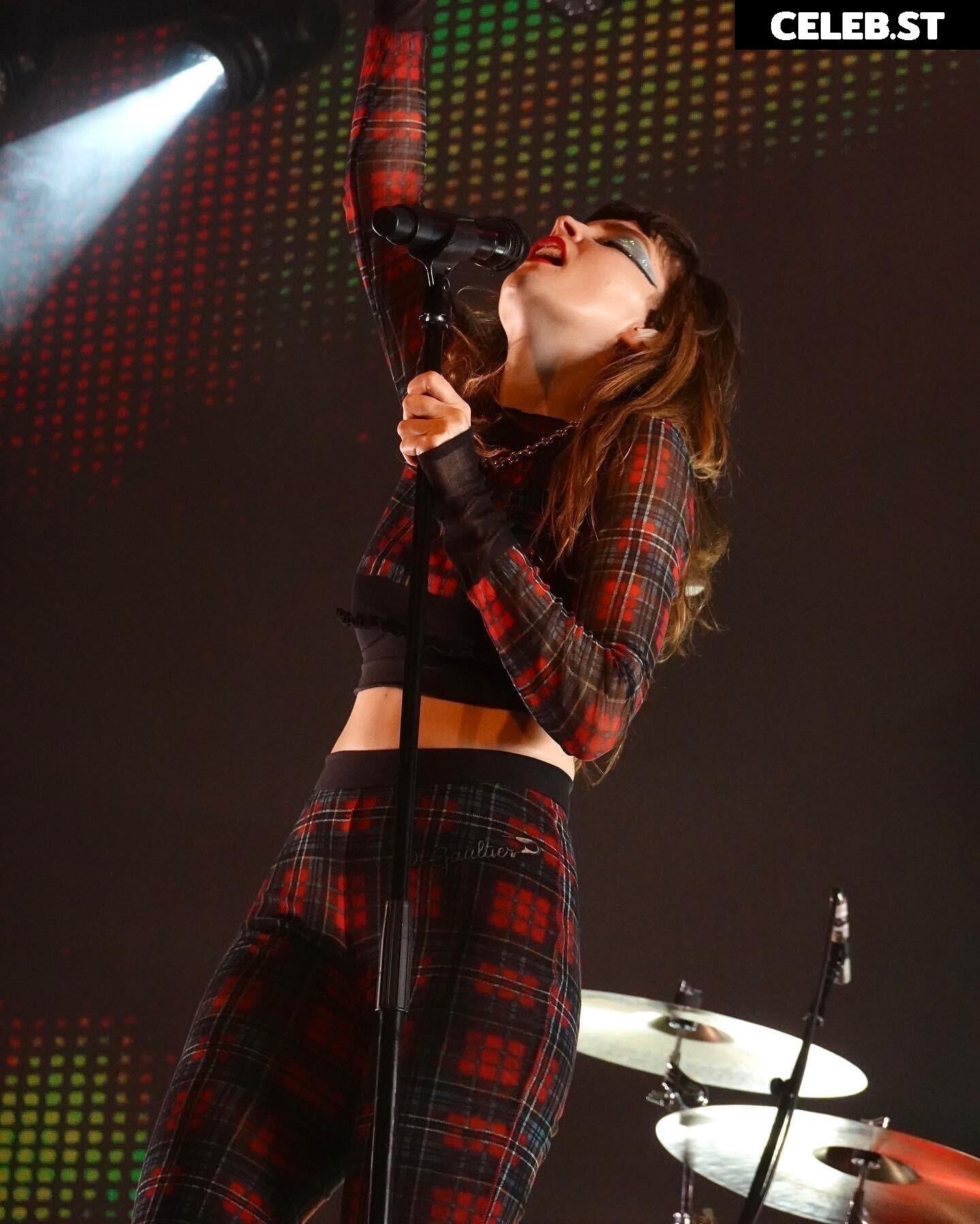 Lauren Mayberry (Singer) Image 4463192