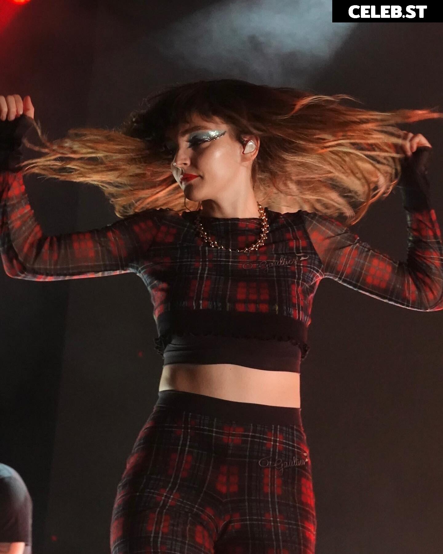 Lauren Mayberry (Singer) Image 4463149