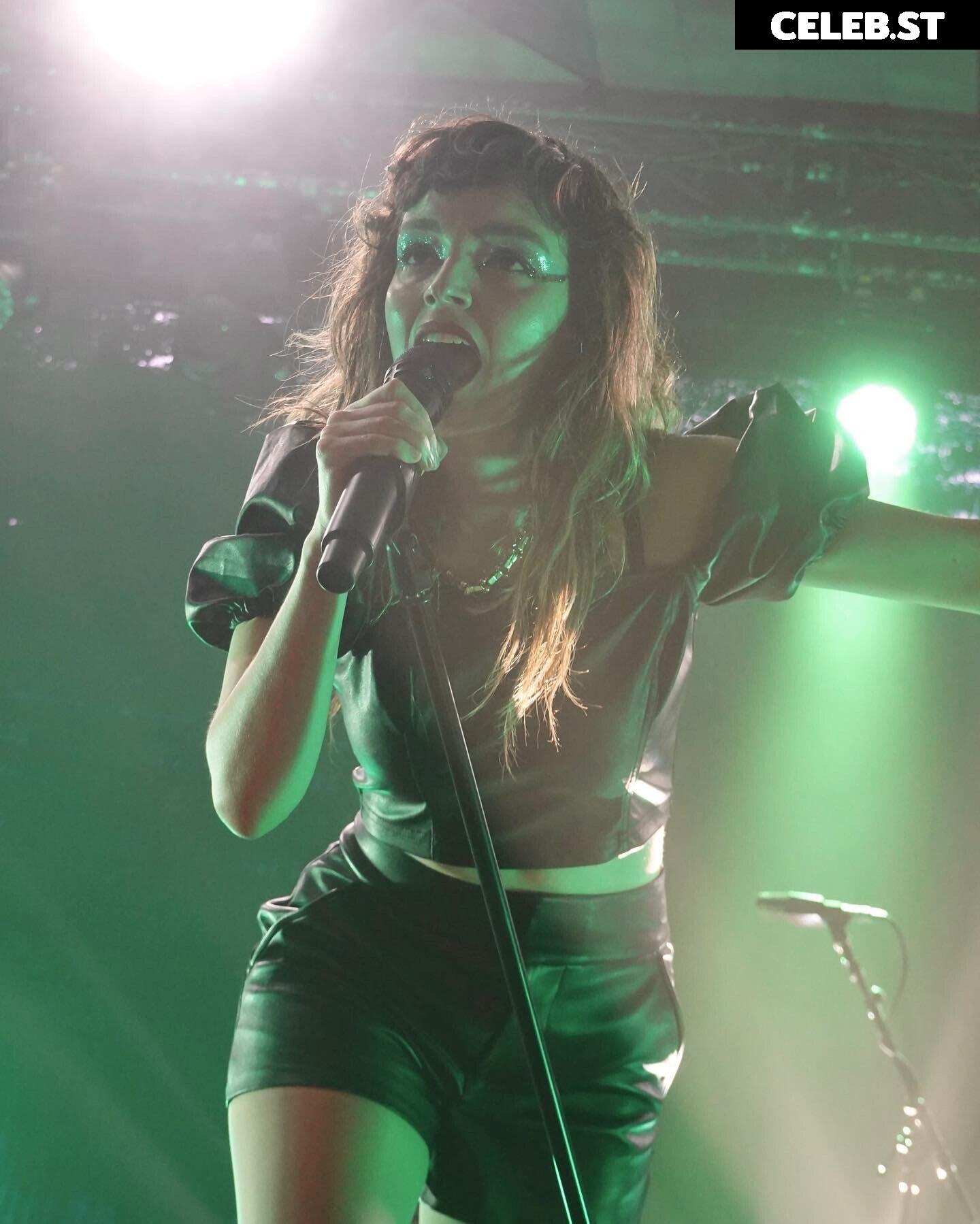 Lauren Mayberry (Singer) Image 4463252