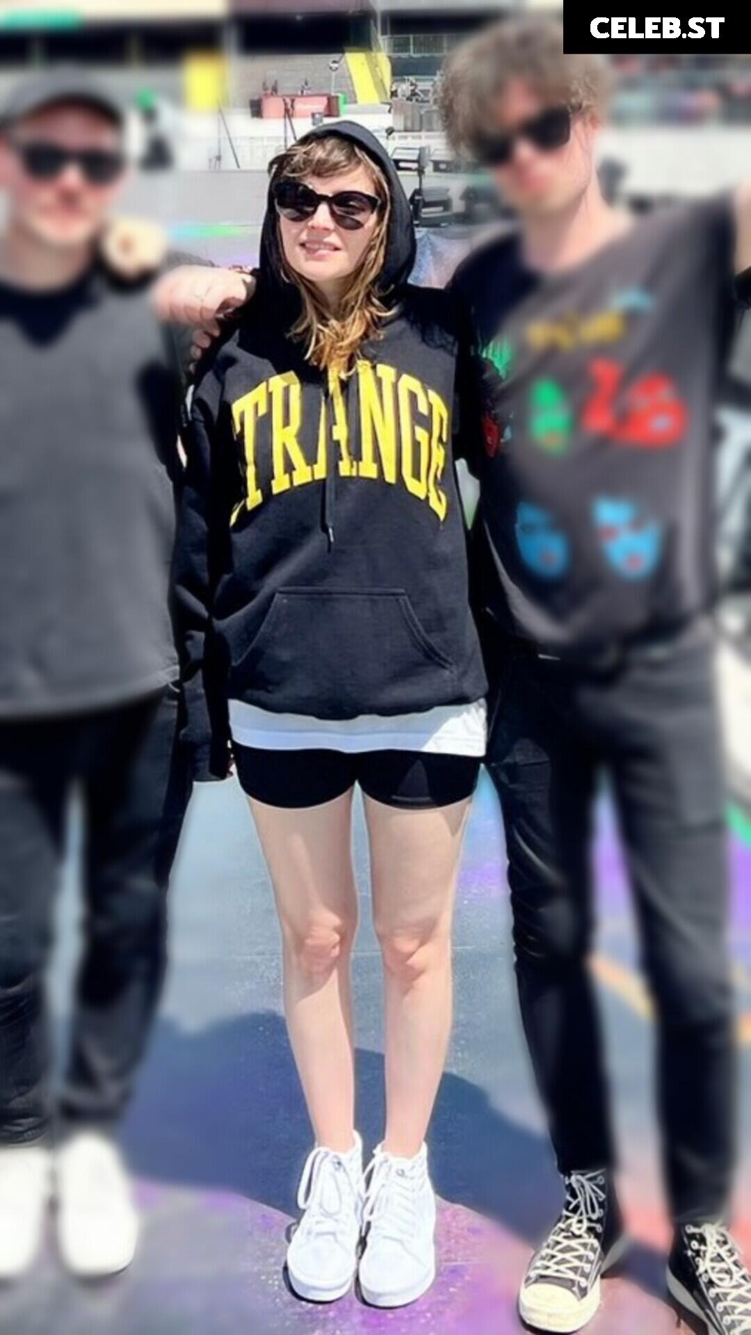 Lauren Mayberry (Singer) Image 4460431