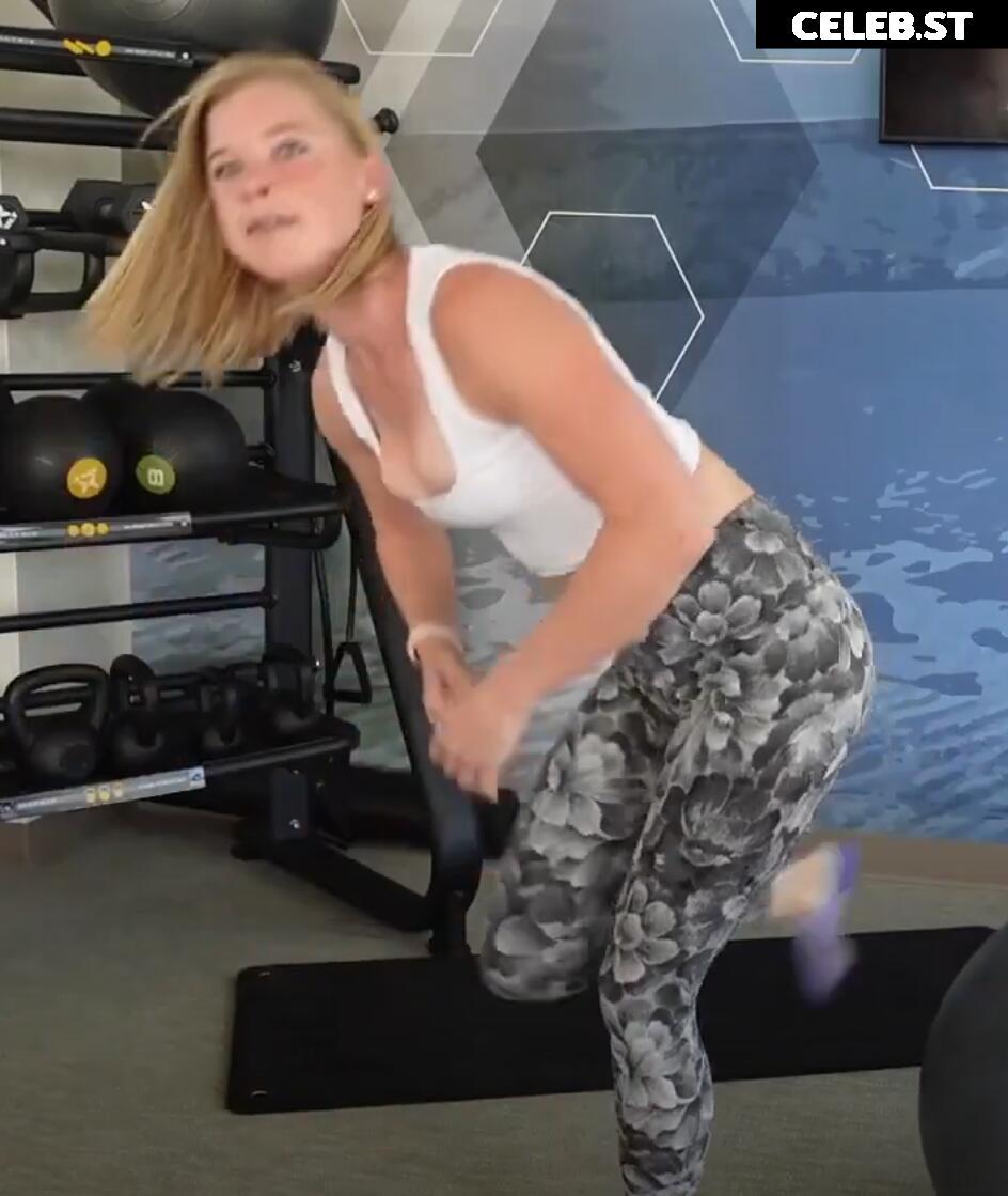 Ellie in Space / esherifftv Image 4460765