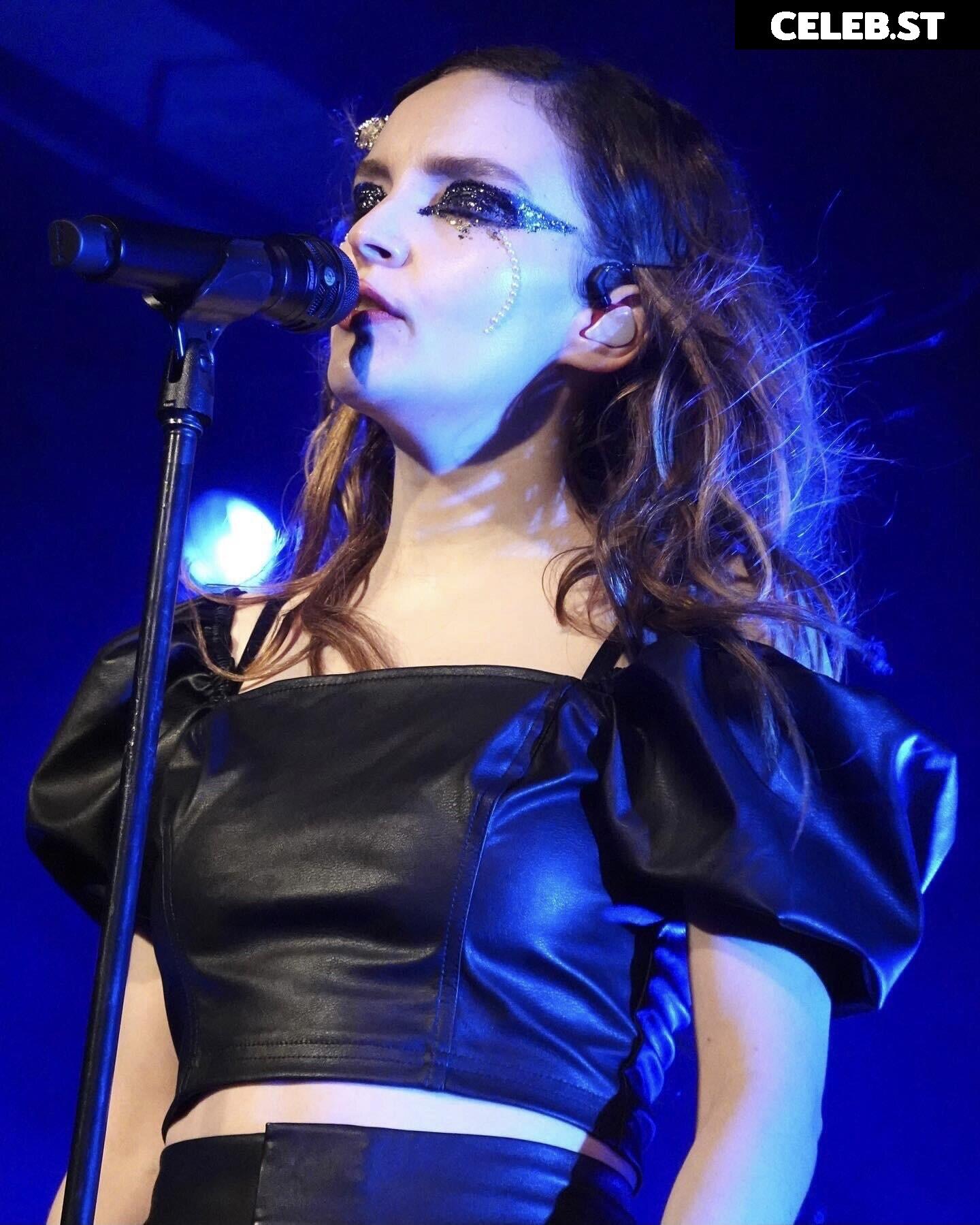 Lauren Mayberry (Singer) Image 4460640