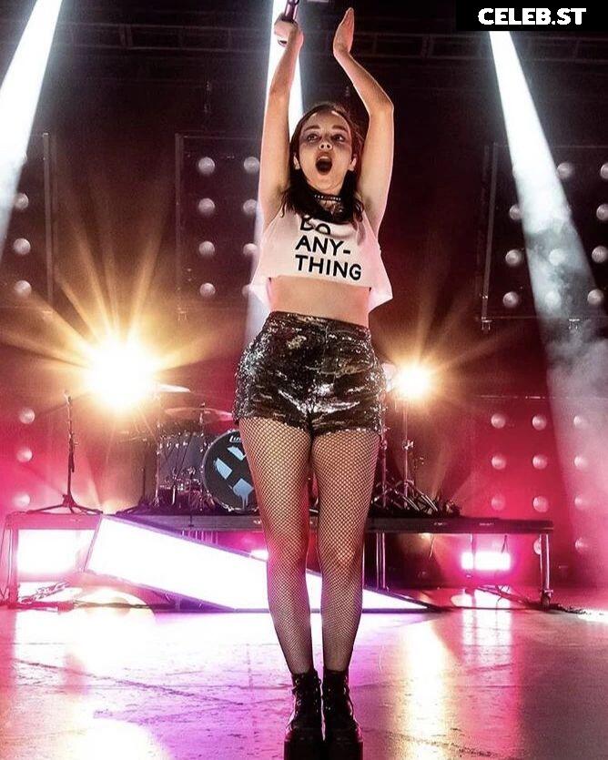Lauren Mayberry (Singer) Image 4460088