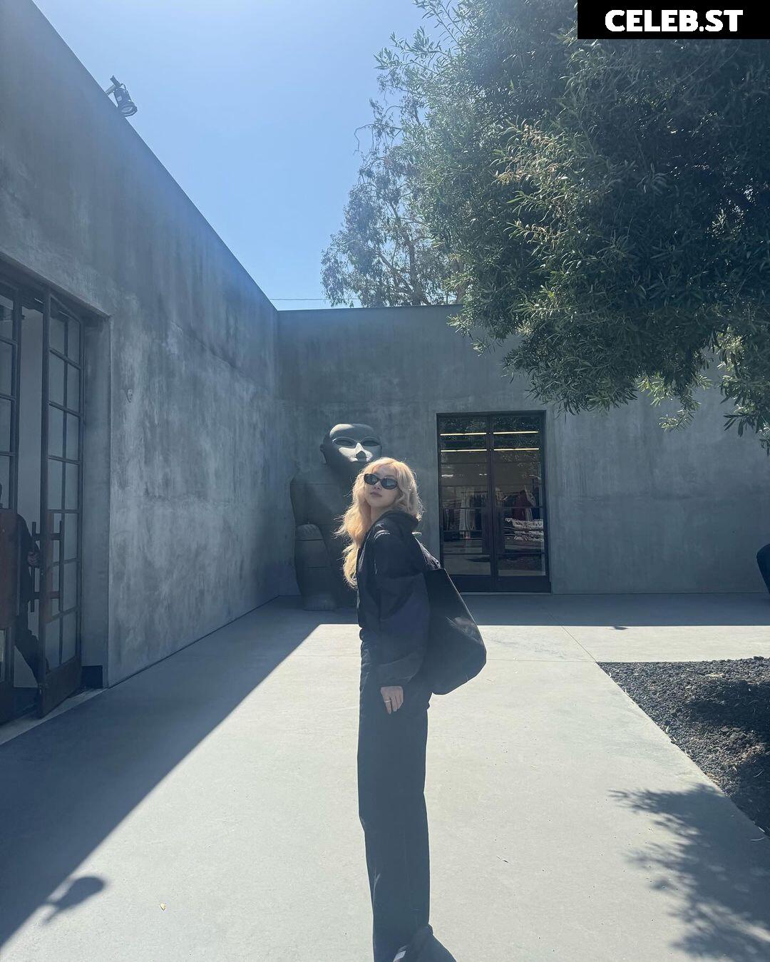 Rosé || Roseanne Park - BLΛƆKPIИK ( BLACKPINK ) Image 4460900