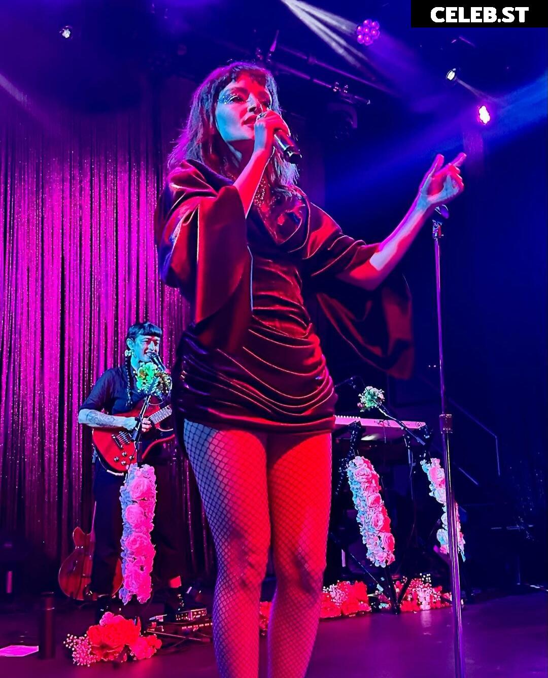 Lauren Mayberry (Singer) Image 4469918