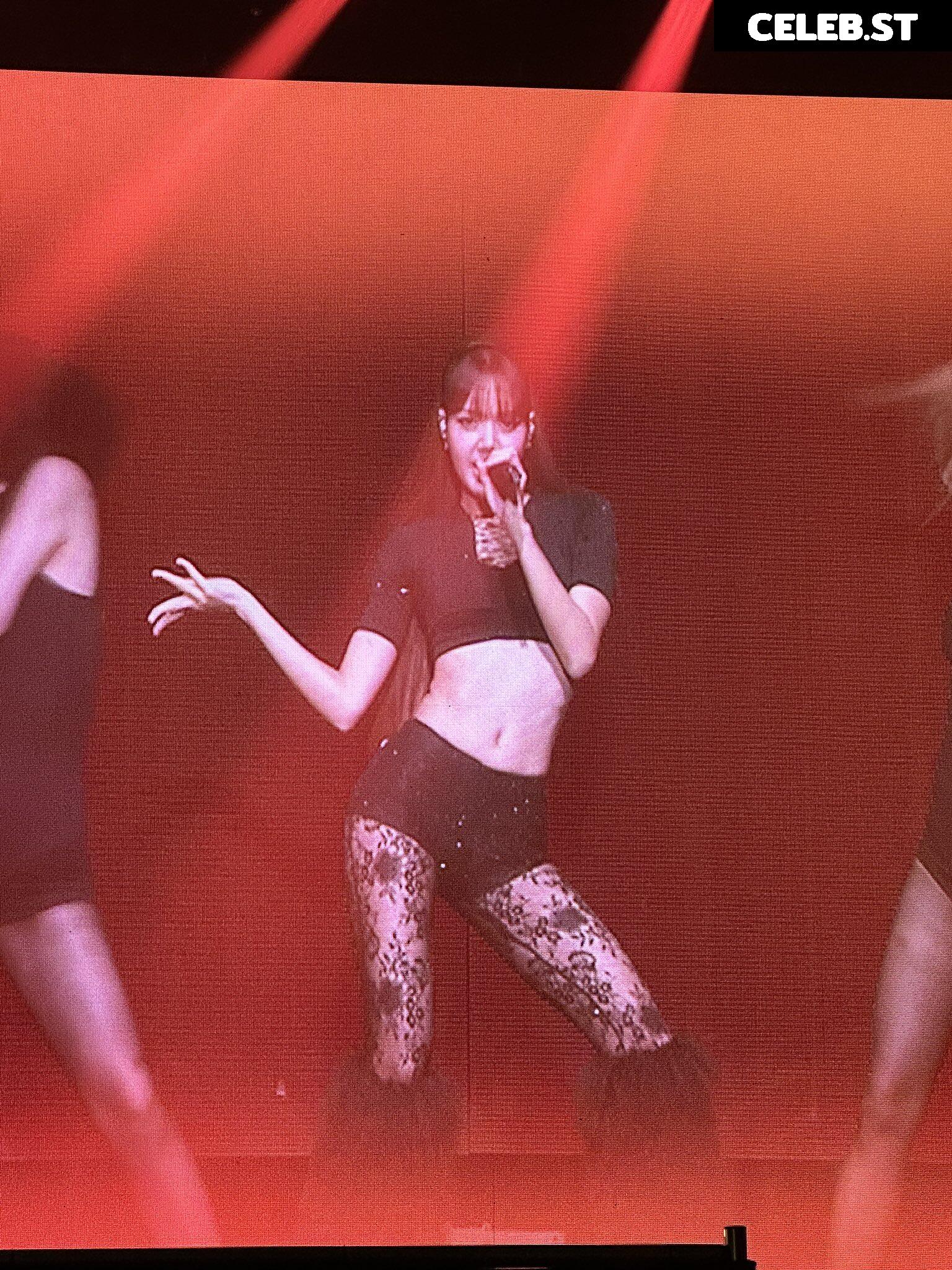 Lisa | BLΛƆKPIИK (Blackpink) Image 4468522
