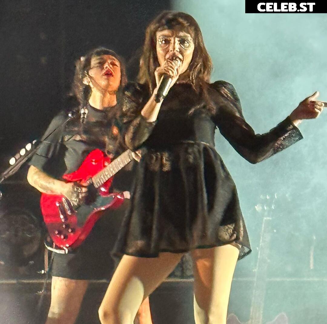 Lauren Mayberry (Singer) Image 4468685