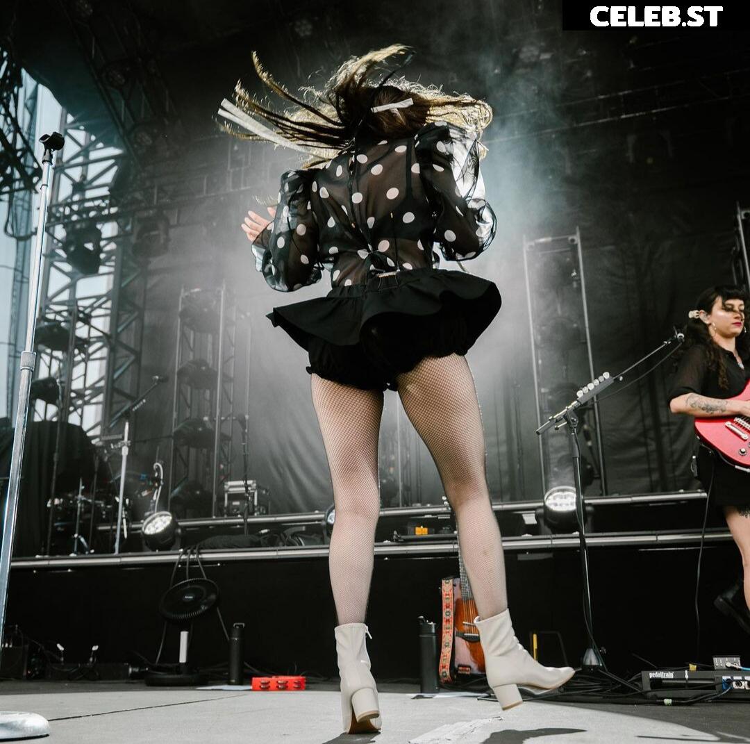 Lauren Mayberry (Singer) Image 4468223