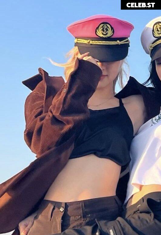 Rosé || Roseanne Park - BLΛƆKPIИK ( BLACKPINK ) Image 4455287