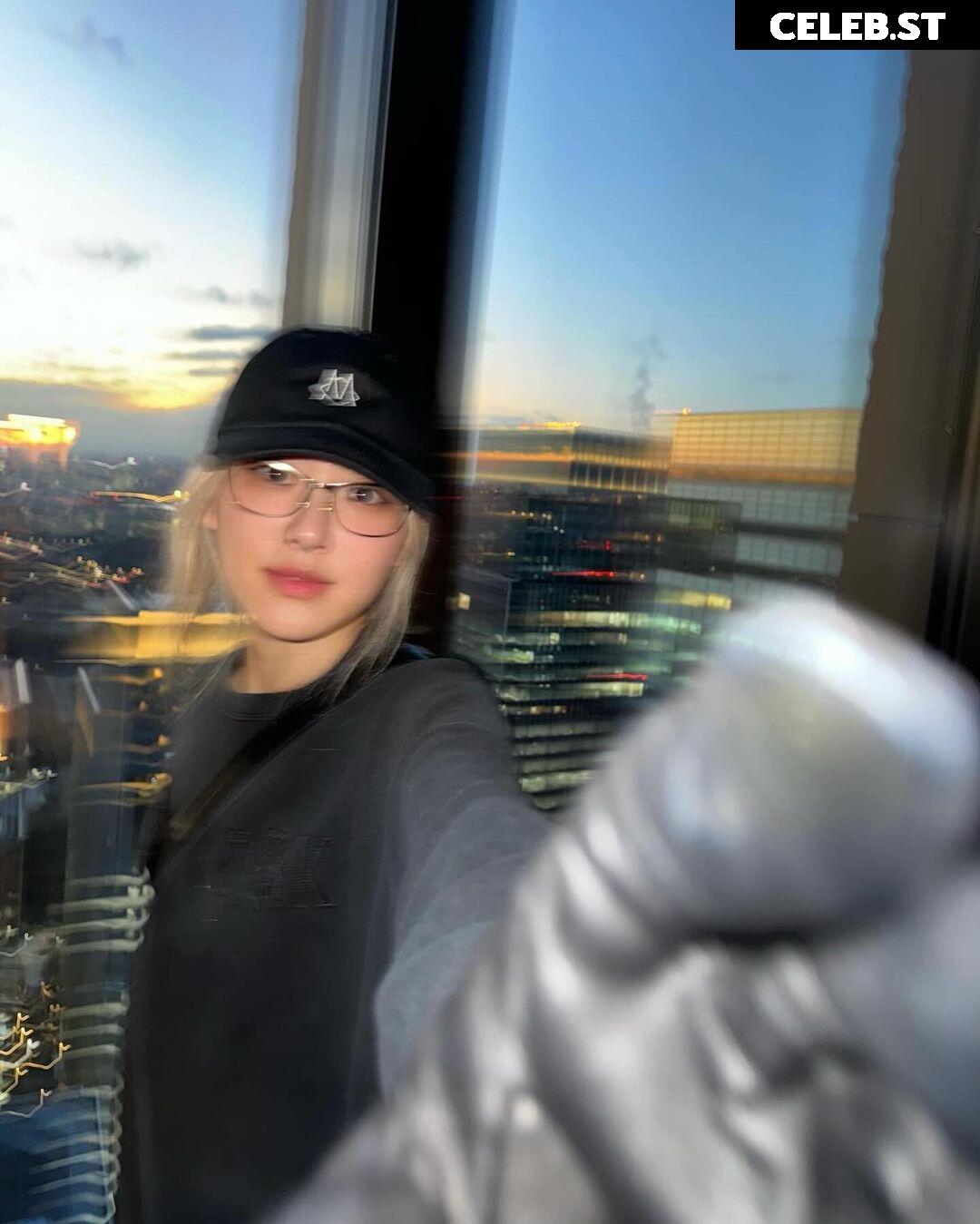 Rosé || Roseanne Park - BLΛƆKPIИK ( BLACKPINK ) Image 4456544