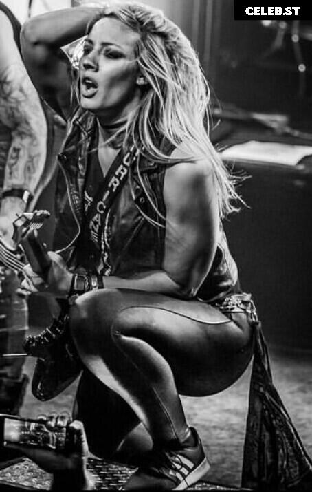 Women of Metal Image 4457704