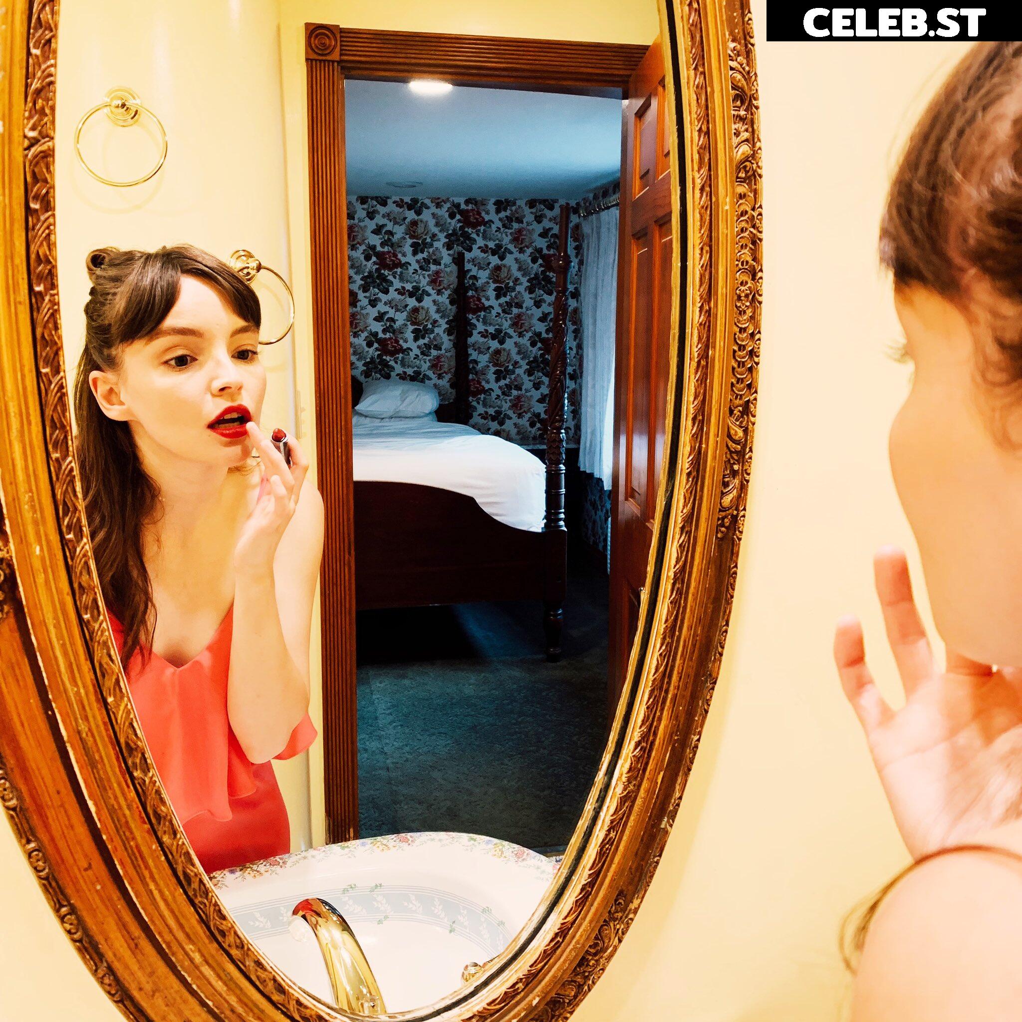 Lauren Mayberry (Singer) Image 4457394