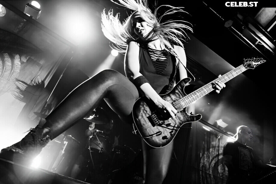 Women of Metal Image 4454940