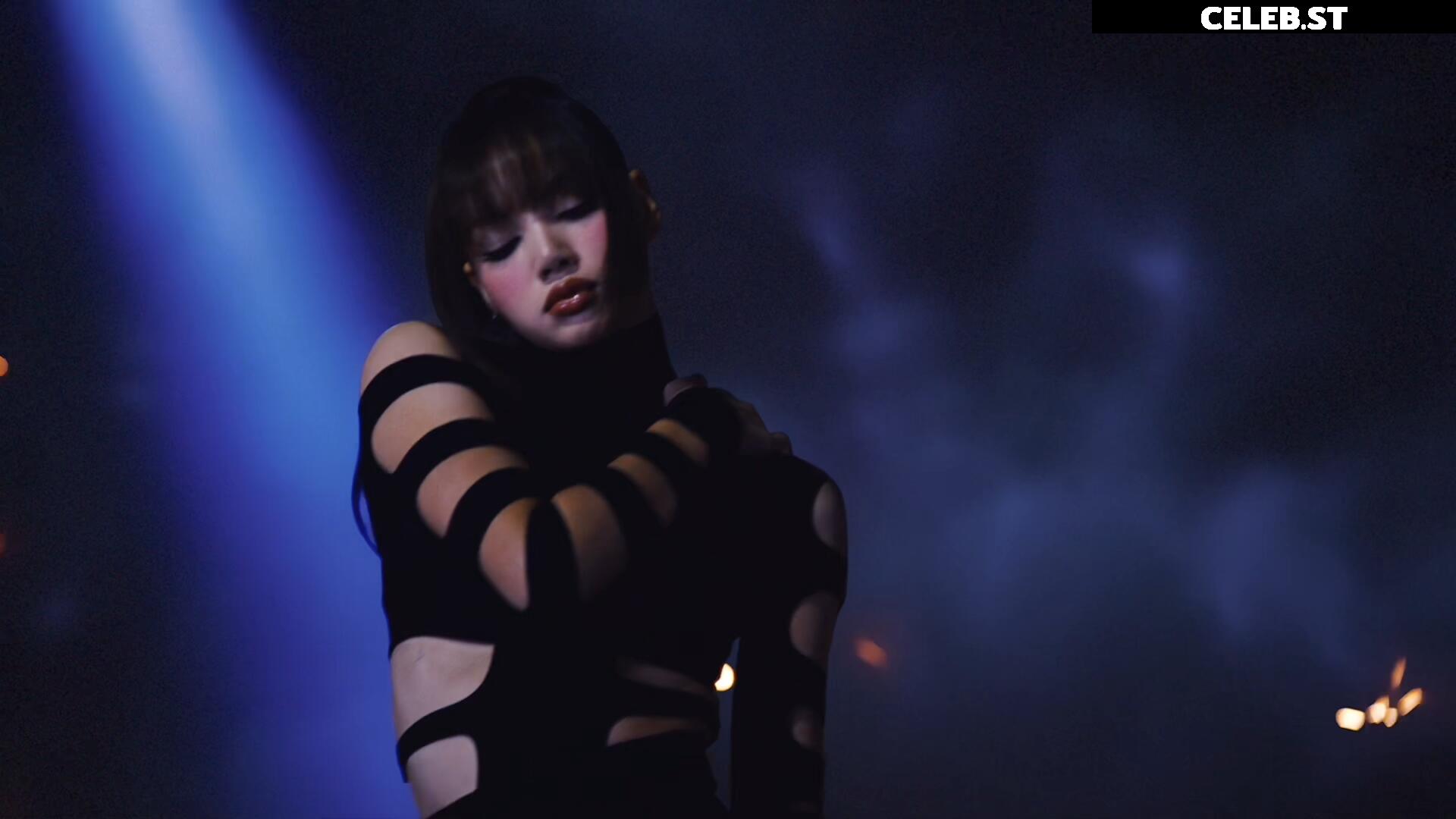 Lisa | BLΛƆKPIИK (Blackpink) Image 4453852