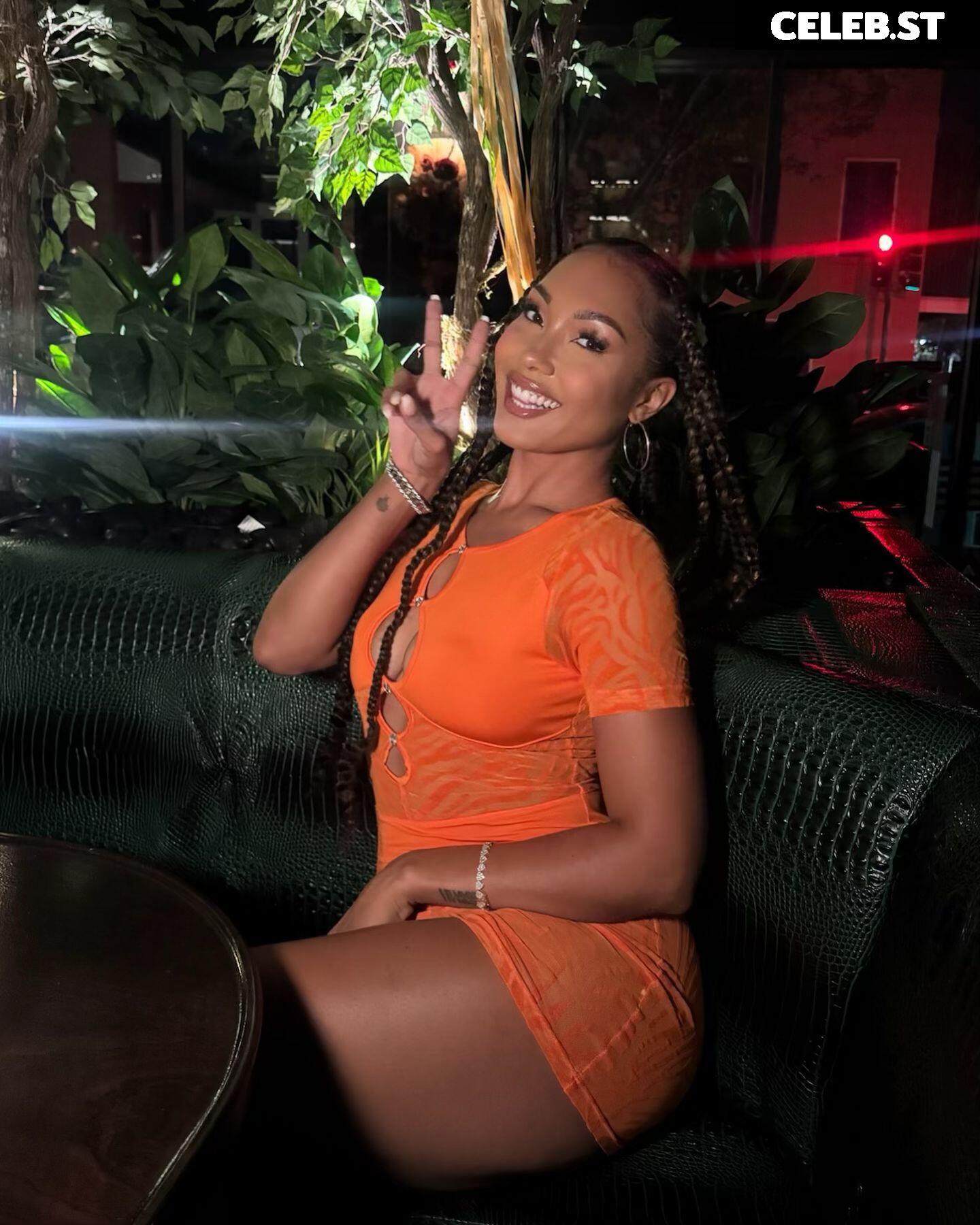 Parker McKenna Posey Image 4453258