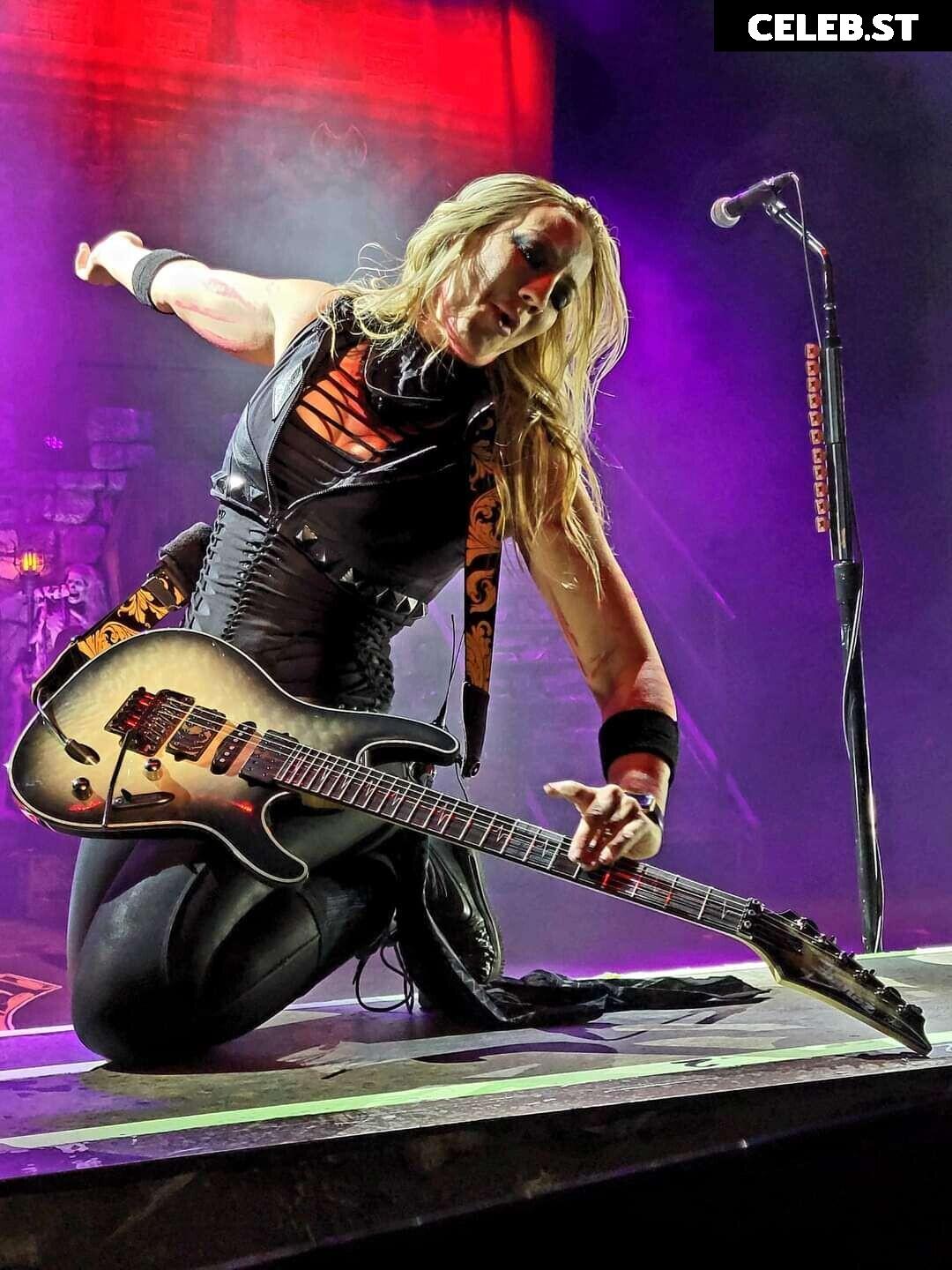 Women of Metal Image 4459050