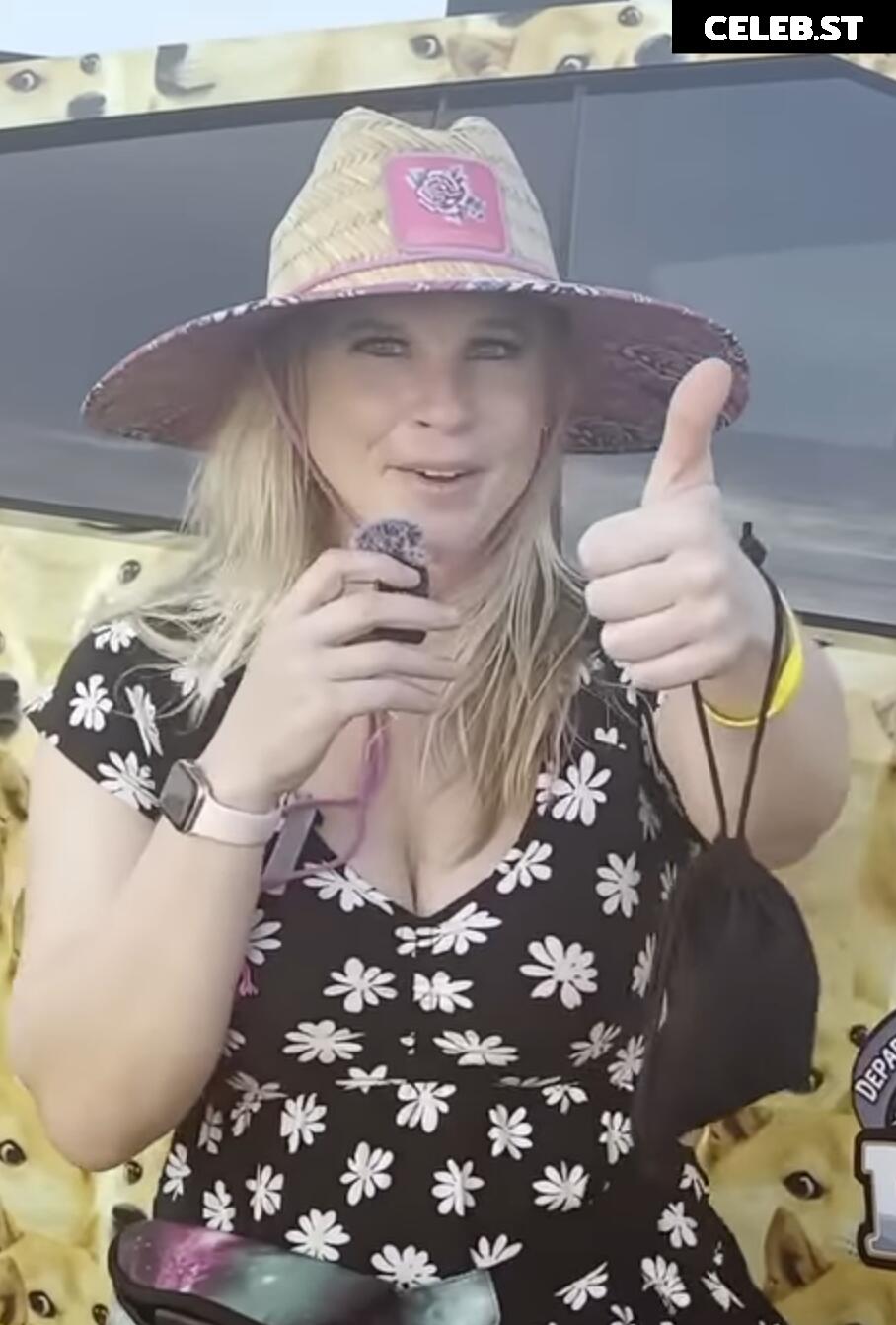 Ellie in Space / esherifftv Image 4458880