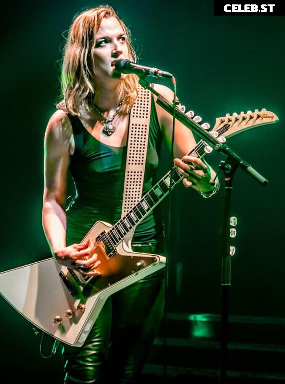 Women of Metal Image 4458488
