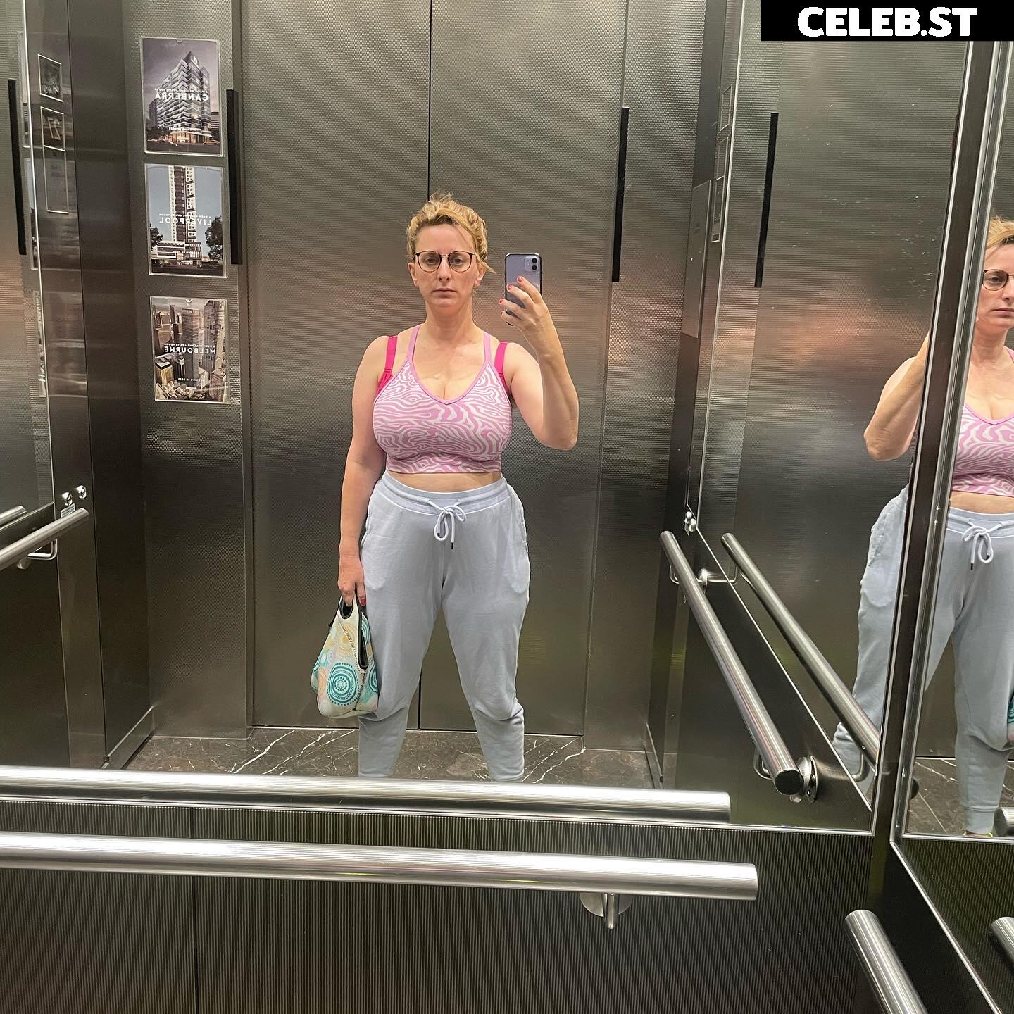 Felicity Ward, The Office AU. Image 4446460