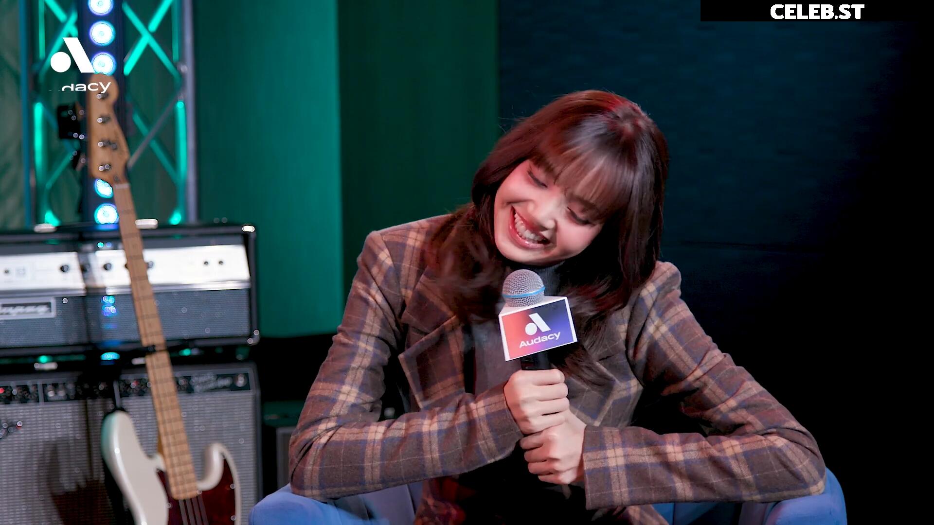 Lisa | BLΛƆKPIИK (Blackpink) Image 4444252