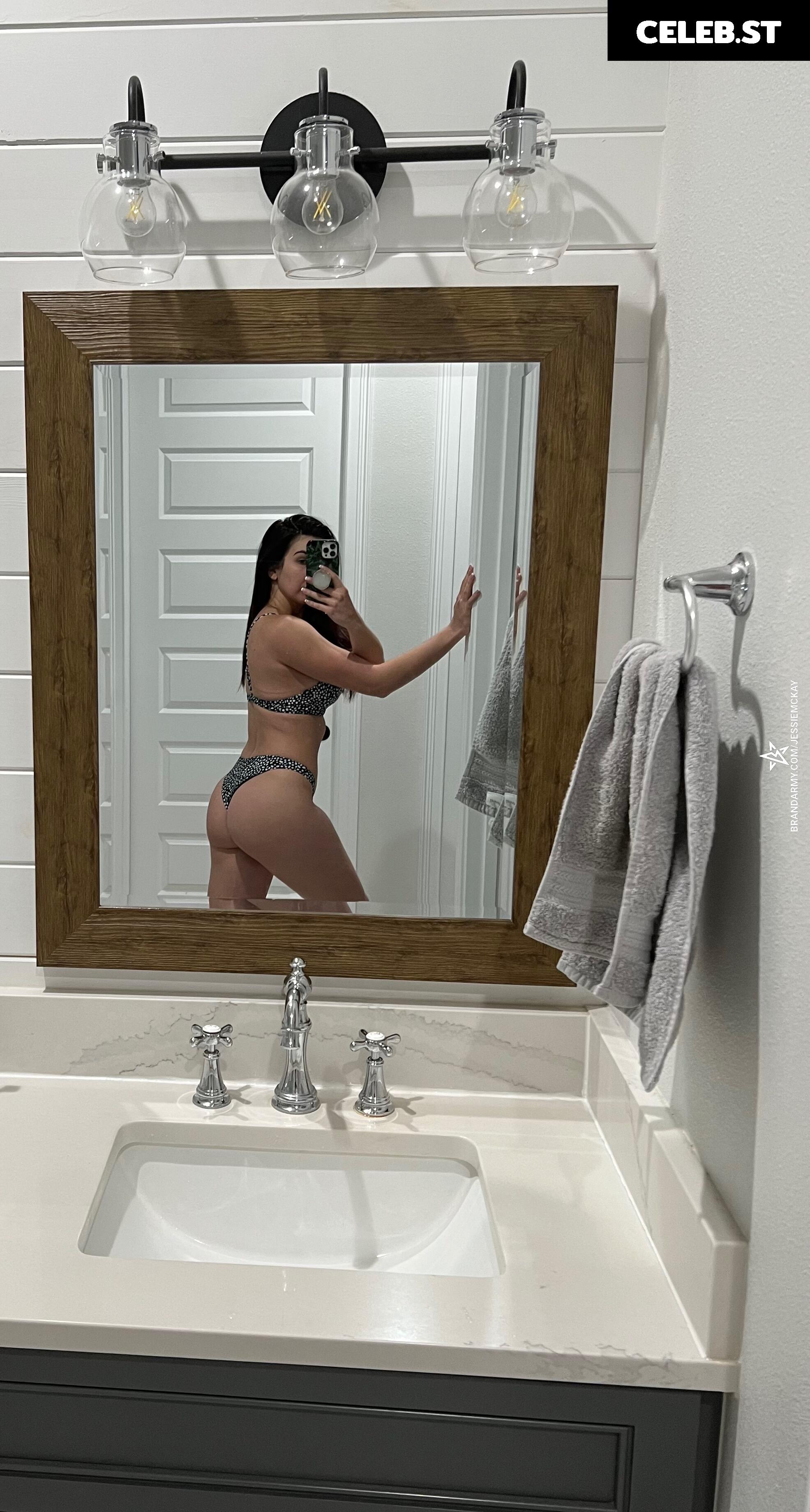 Cassie Lee/Jess McKay (Peyton Royce/Billie Kay) Image 4441133