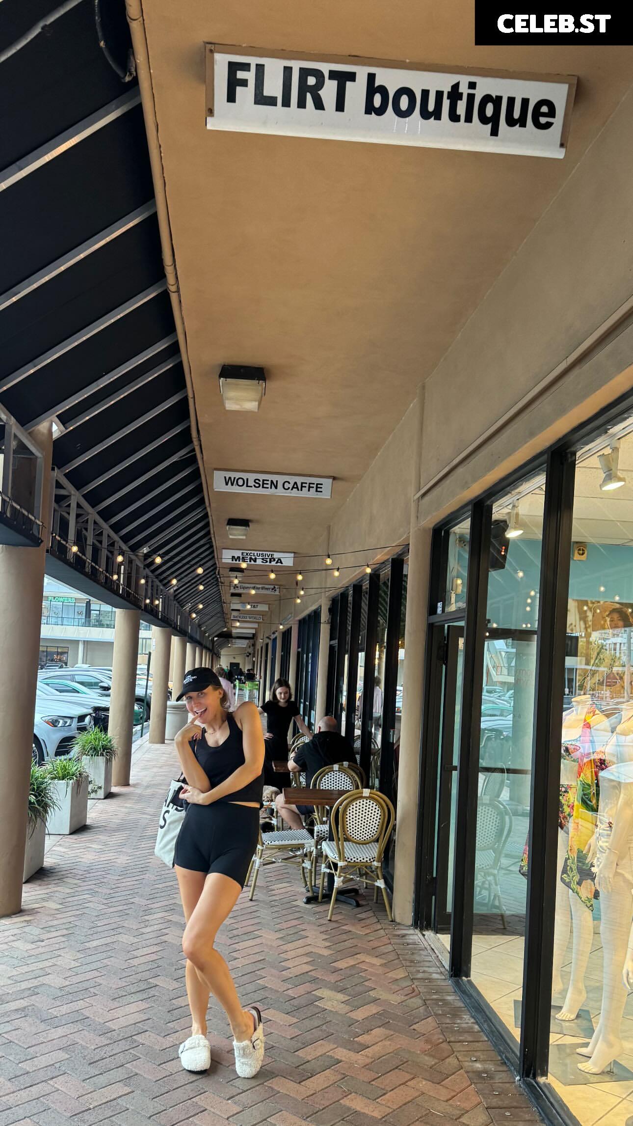 Nikki Glaser Image 4442326