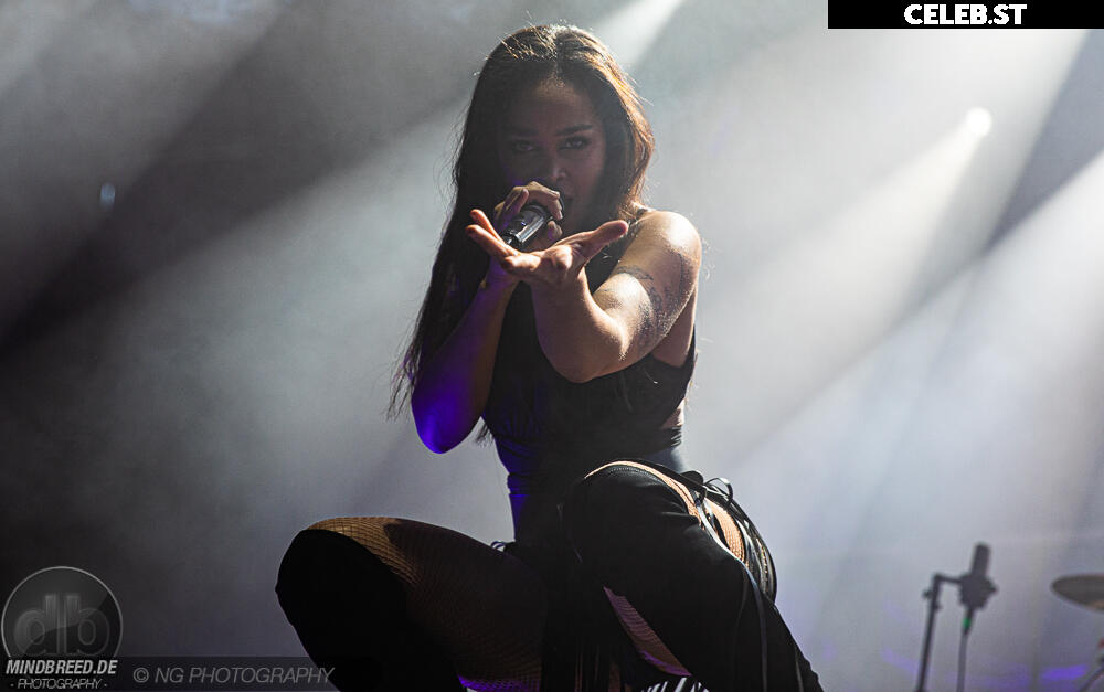 Women of Metal Image 4448771