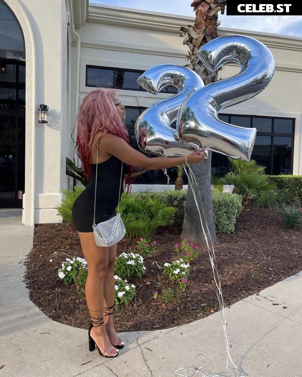 Lyric Swann / curlylyric22 Image 4435400