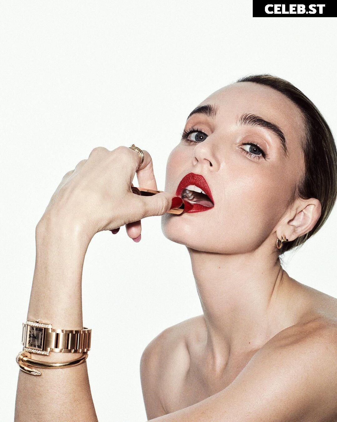 Chloe Fineman Image 4435983