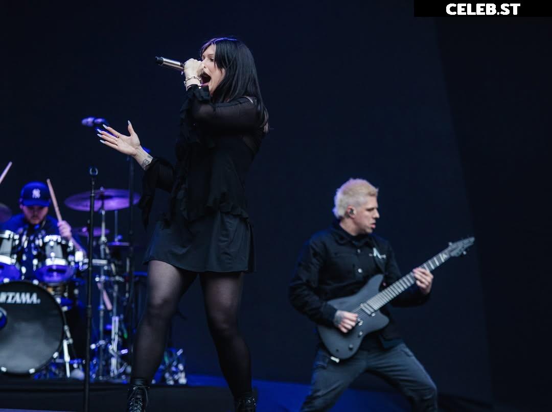 Courtney Laplante (Spiritbox Singer) Image 4436601
