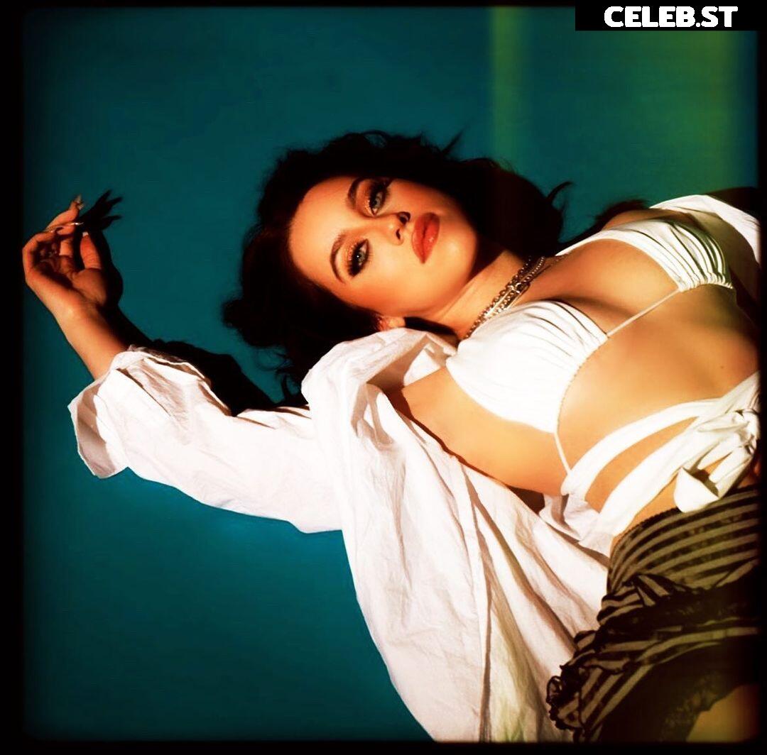 Victoria Alex Image 4436233