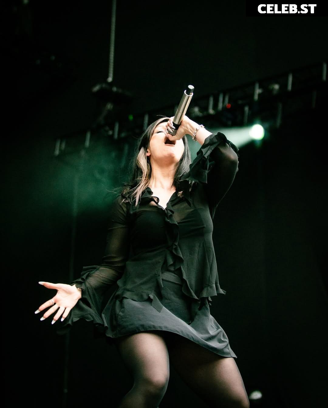 Courtney Laplante (Spiritbox Singer) Image 4437175