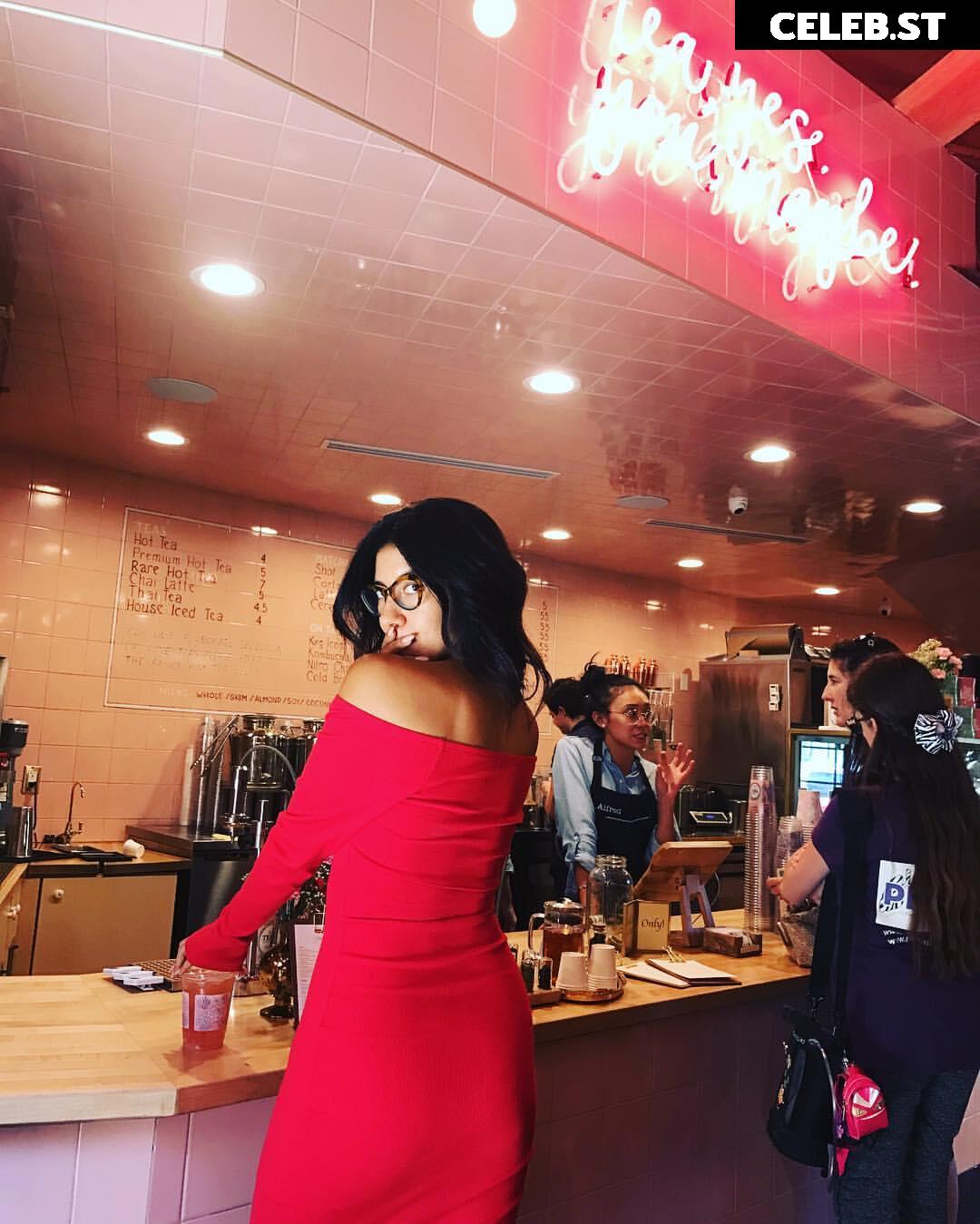 Stephanie Beatriz (Rosa Diaz from Brooklyn Nine-Nine) Image 4437131