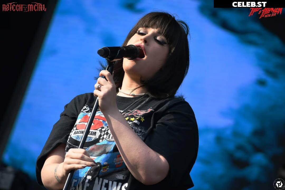 Courtney Laplante (Spiritbox Singer) Image 4437225