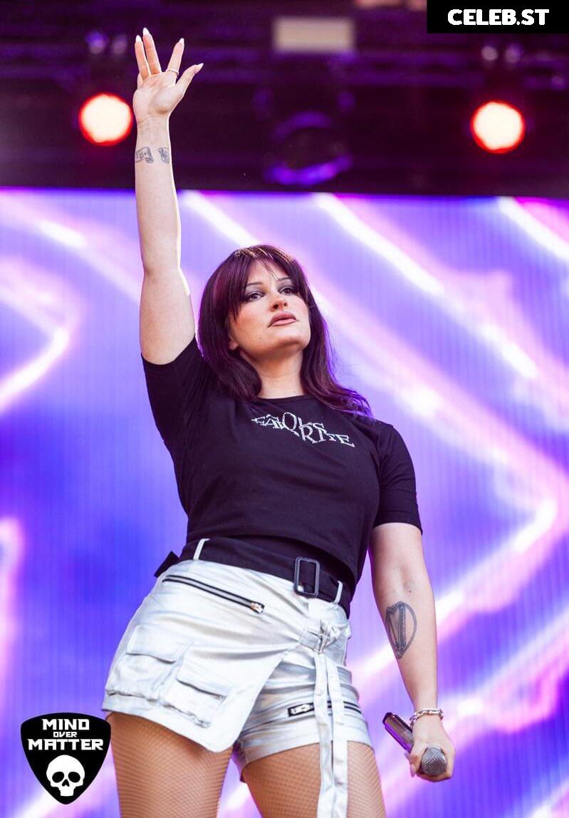Courtney Laplante (Spiritbox Singer) Image 4431880