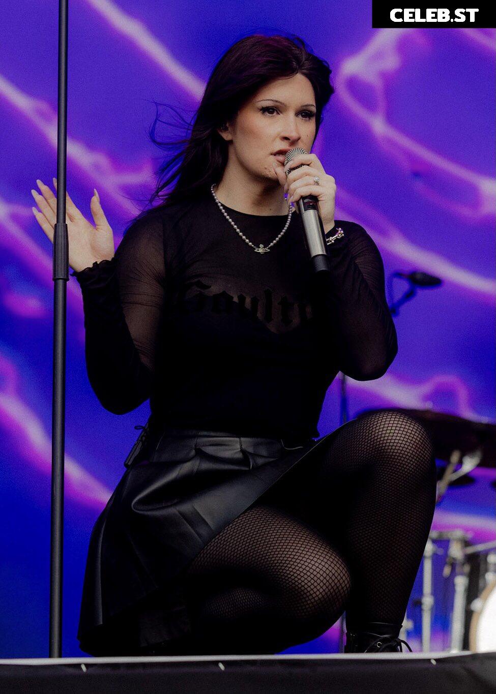 Courtney Laplante (Spiritbox Singer) Image 4431609
