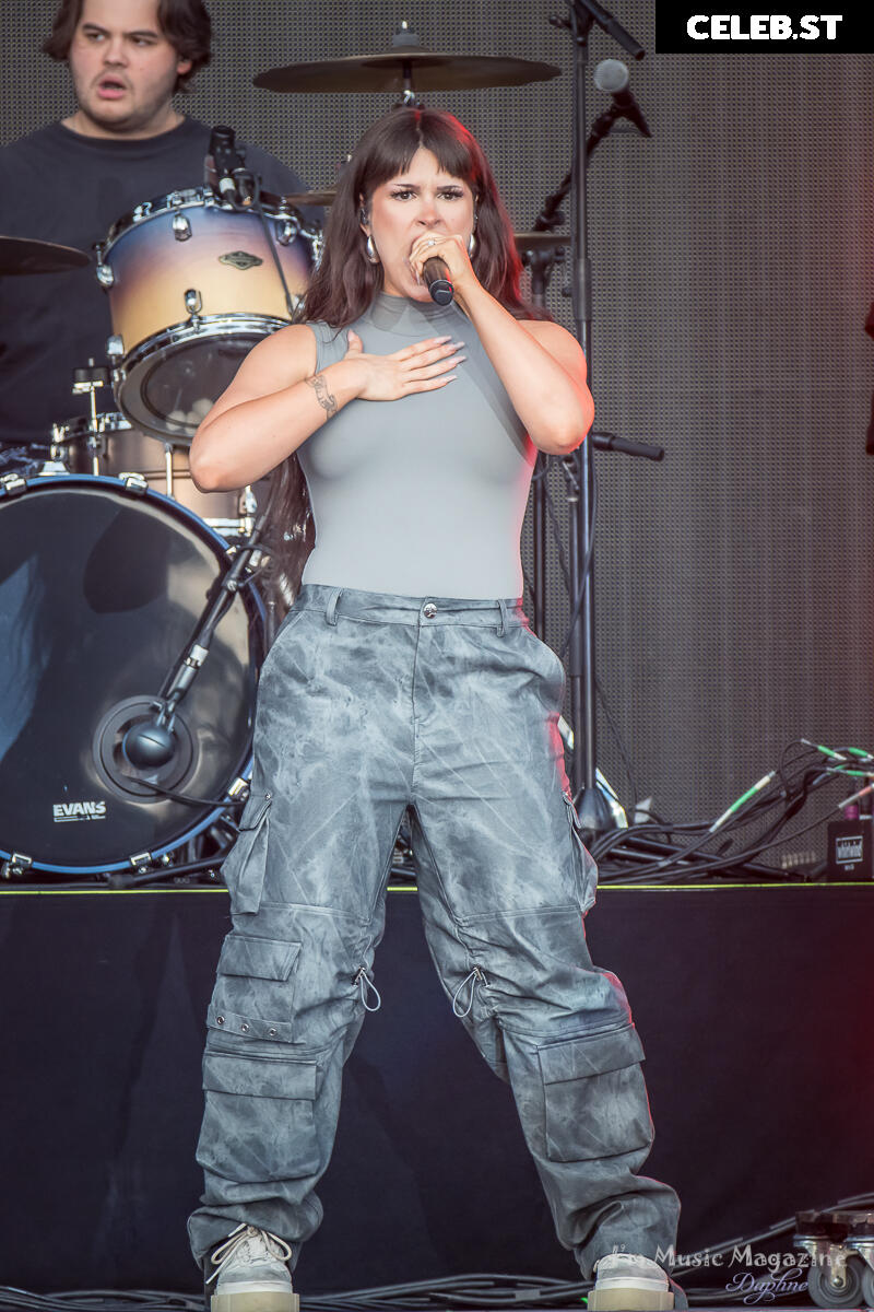 Courtney Laplante (Spiritbox Singer) Image 4432917
