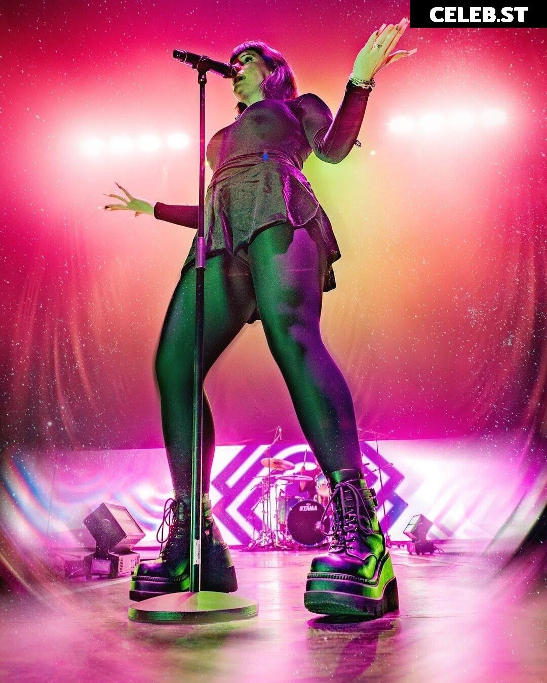 Courtney Laplante (Spiritbox Singer) Image 4433682