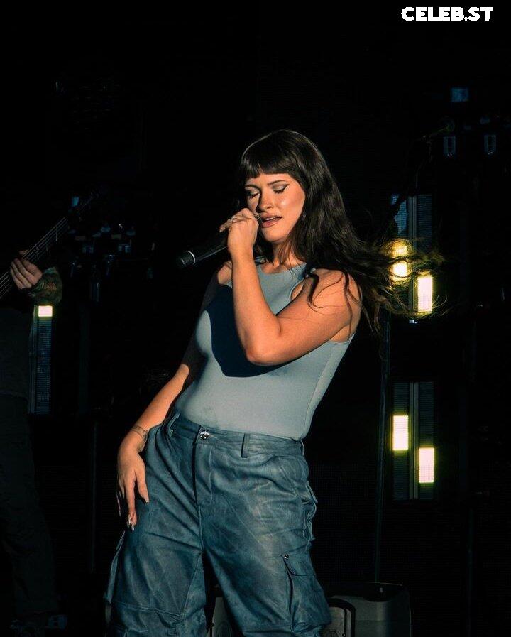 Courtney Laplante (Spiritbox Singer) Image 4433089