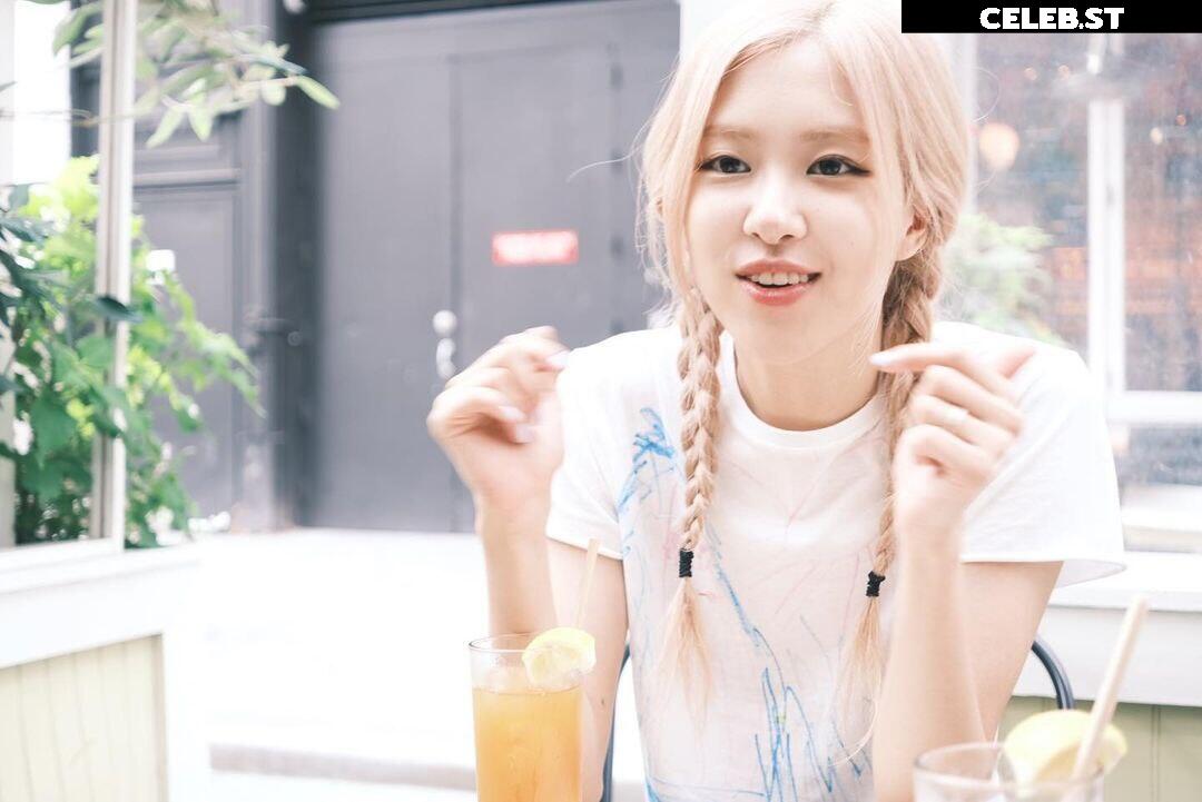 Rosé || Roseanne Park - BLΛƆKPIИK ( BLACKPINK ) Image 4438512