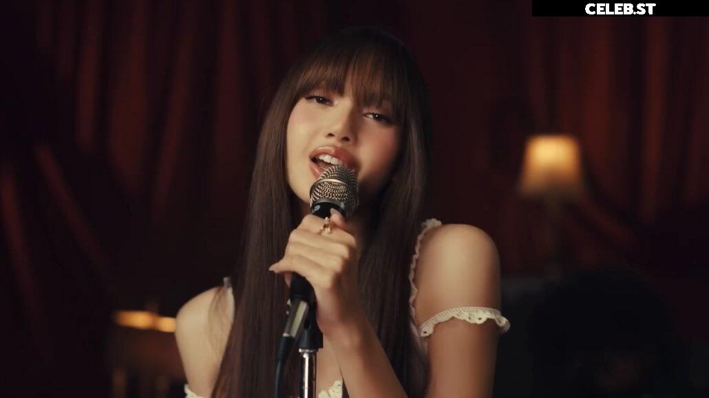 Lisa | BLΛƆKPIИK (Blackpink) Image 4425404