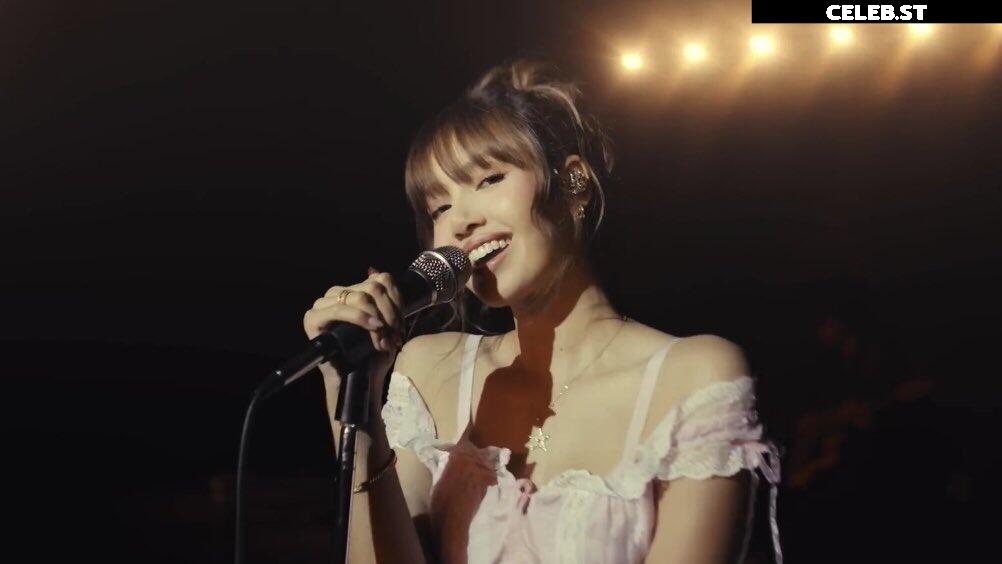 Lisa | BLΛƆKPIИK (Blackpink) Image 4425420